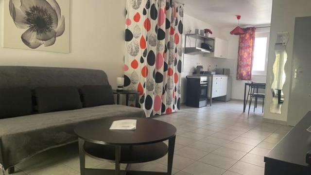 Appartement Le Rouget à Beaucaire  Extérieur photo